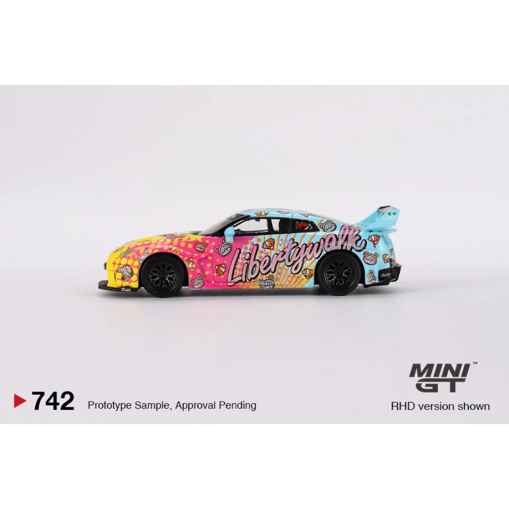 Mini GT - 1:64 Nissan Silhouette Works GT 35GT-RR V1 LBWK KUMA - Side View