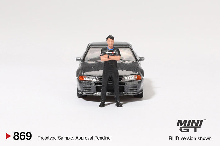 Mini GT - 1:64 Nissan Skyline GT-R R32 Nismo Gunmetal with Matsuda Figure Tsugio Matsuda Collection Front